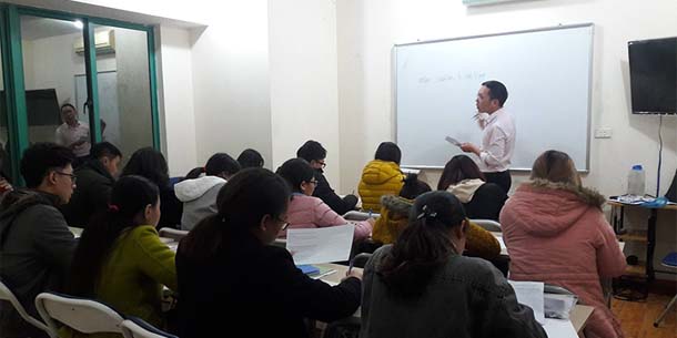 Cơ hội tham gia lớp học phiên dịch tiếng Anh của thầy Thành để giỏi tiếng Anh hơn tiếng Việt 
