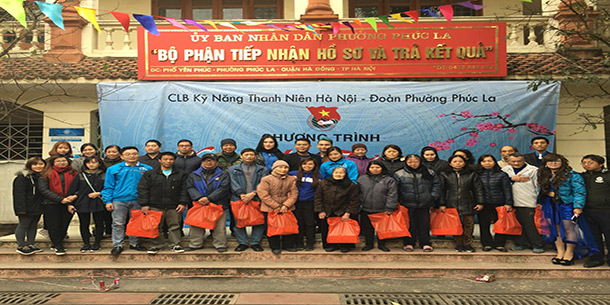 Xuân yêu thương - Tết chia sẻ nhiều phần quà Tết ý nghĩa tặng gia đình chính sách, hộ nghèo