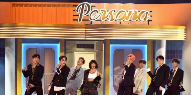 Hoành tráng và không thể mãn nhãn hơn chính là  màn kết hợp đầu tiên giữa BTS và Halsey tại Billboard Music Awards 2019
