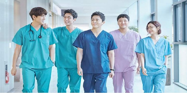 Phim của cặp đôi biên kịch - đạo diễn của series "Reply" vượt qua rating phim 'Hạ cánh nơi anh' ngay khi lên sóng tập đầu tiên