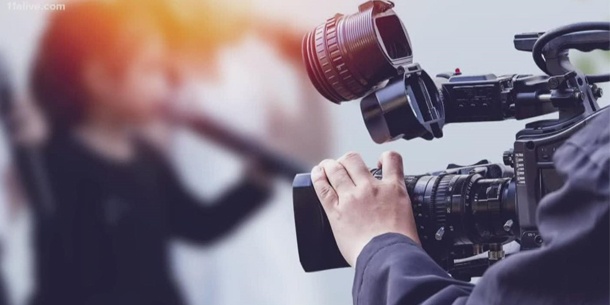 Vì sao nhà sản xuất phim thích chọn idol hơn diễn viên tân binh?