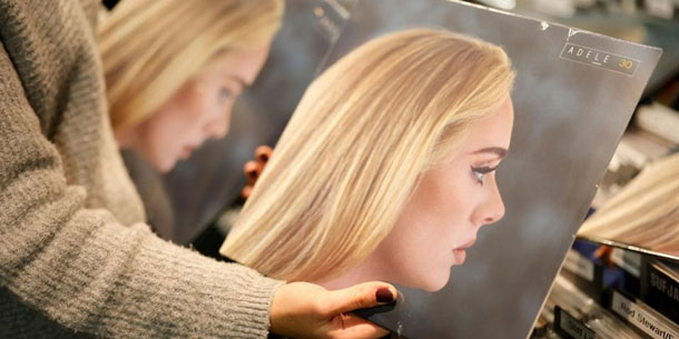 Album 30 của họa mi nước Anh - Adele chính thức trở thành album bán chạy nhất năm 2021.