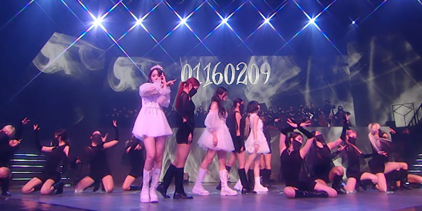 Fan khóc ròng vì VIVIZ tái hiện lại hình ảnh GFRIEND qua phần trình diễn Rough - Time For The Moonnight trên Queendom 2