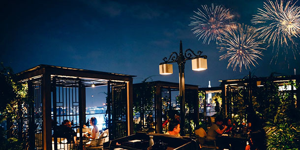 Top 5 địa điểm ăn uống có thể ngắm pháo hoa dịp lễ 30/04 tại TP HCM