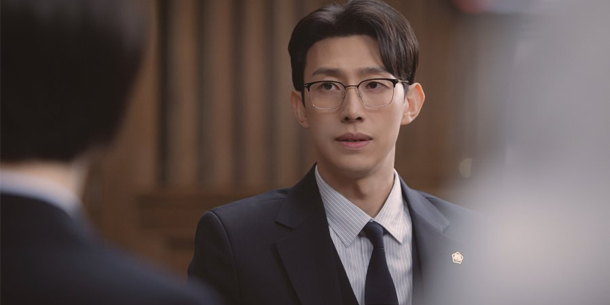 Kang Ki Young - Nam phụ phim Hàn Quốc Nữ luật sư kỳ lạ Woo Young Woo bày tỏ sự bất ngờ trước thành công của bộ phim 