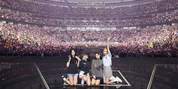 BLACKPINK kết thúc tour diễn Bắc Mỹ với thành tích khủng, bán hết vé cho 14 đêm concert tại 7 thành phố ở Bắc Mỹ và thu về hơn 3 triệu USD/đêm tại Newark
