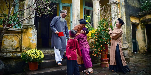 Chi tiết tuổi xông đất 12 con giáp năm Giáp Thìn 2024 giúp chủ nhà rước tài lộc, gặp nhiều may mắn.