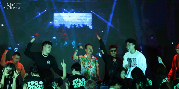 Bộ đôi “phù thủy âm nhạc” phá đảo đêm nhạc hội “FPS 2025 - Sen’s Resonance”