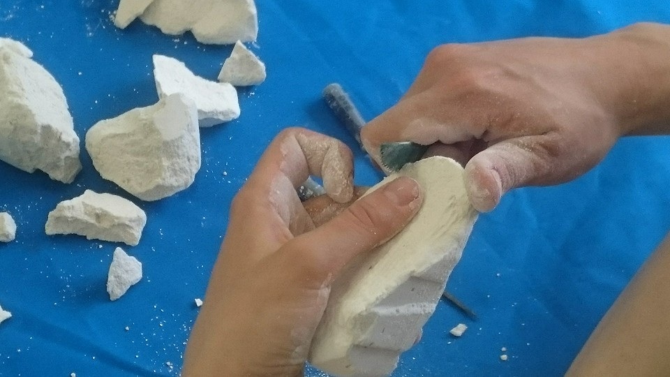 Workshop trải nghiệm chế tác thạch cao cùng nghệ sĩ Claudia Cappoci